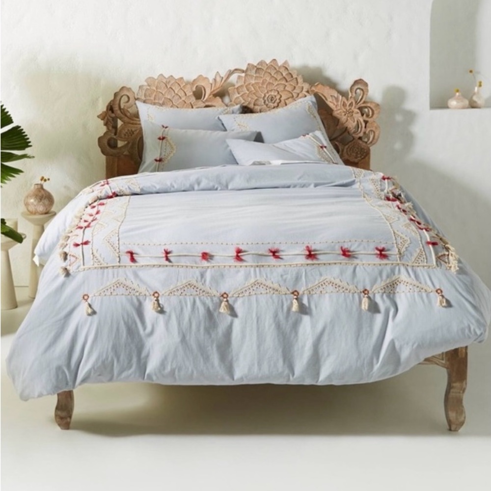 Anthropologie x Vineet Bahl Embroidered
Romula Duvet Cover King Sky $348 LIST